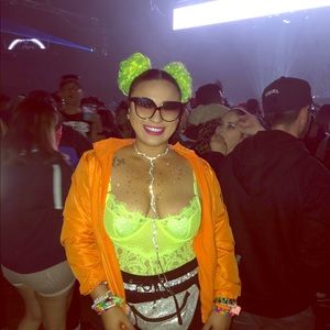 Meet your Posher, Malinda